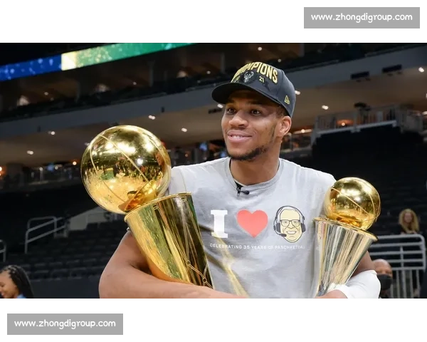 替补逆袭成超巨有多难?NBA 史上仅 5 人做到 科比 5 冠封神 替补逆袭成超巨有多难?NBA 史上仅 5 人做到 科比 5 冠封神